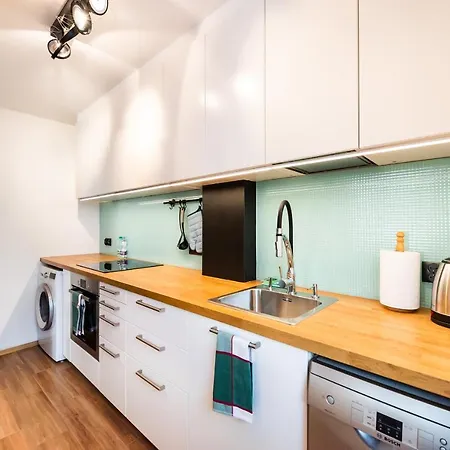 Ochota Artistic Space By Bookinghost * Varşova